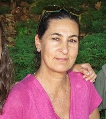 Female tennis pro, Elly Hakami, in pink shirt